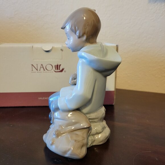Nao Lladró Porcelain Figurine Boy "Resting on Excursion” #1037 - Picture 2 of 12
